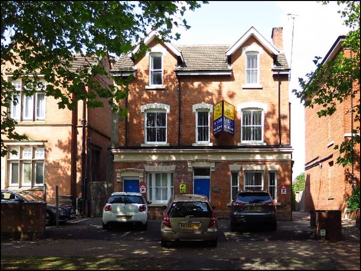 A row of parked cars in front of a building

Description automatically generated with low confidence