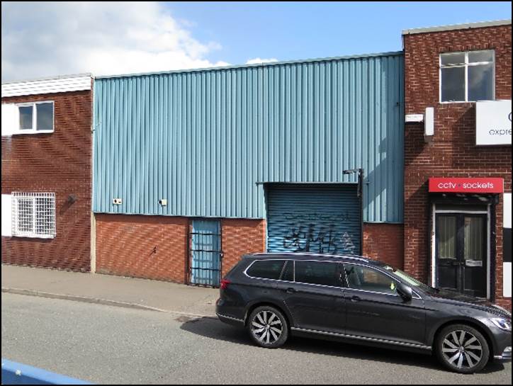 A car parked in front of a building

Description automatically generated with medium confidence