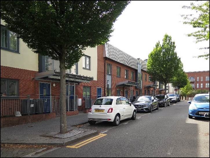A street with cars parked along it

Description automatically generated with medium confidence