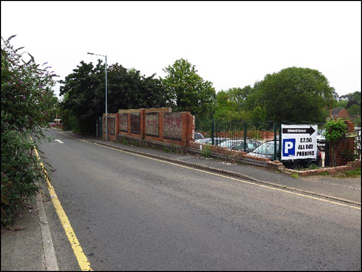 A road with a sign on it

Description automatically generated with low confidence