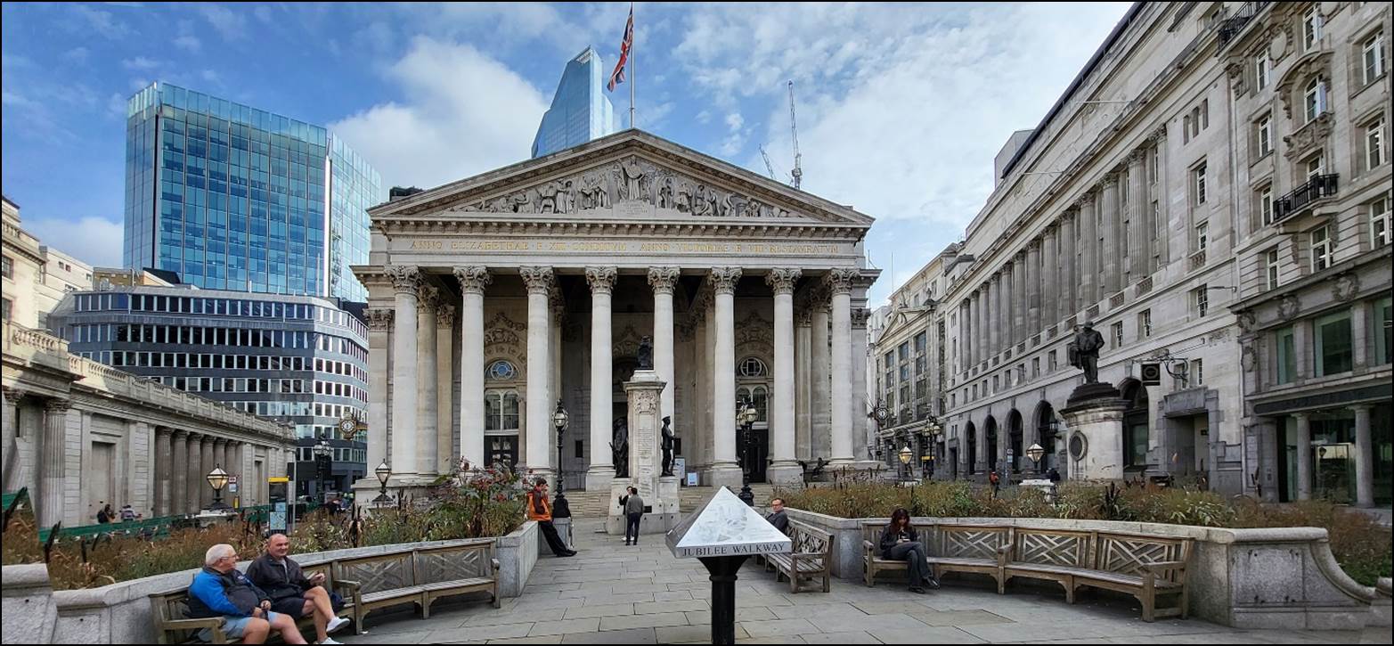 Royal Exchange, London with columns and people in front of it

Description automatically generated