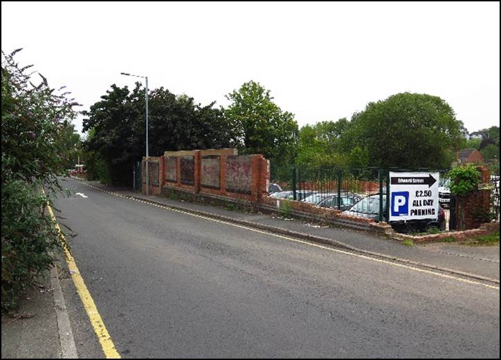 A road with a sign on it

Description automatically generated with low confidence