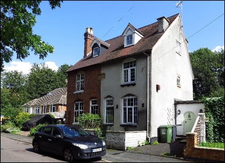 A car parked in front of a house

Description automatically generated with medium confidence