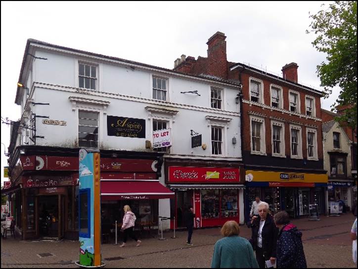 A group of people outside of a building

Description automatically generated with low confidence