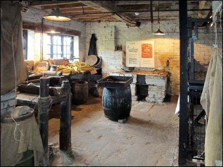 A picture containing building, cluttered, dirty, several

Description automatically generated