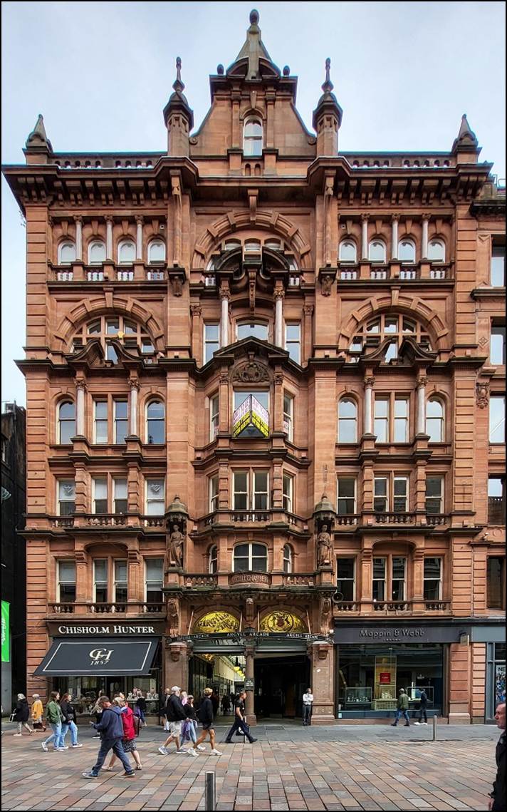 A large building with many windows

Description automatically generated