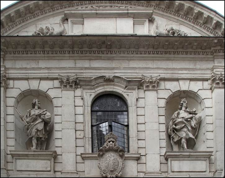 A stone building with statues on the front

Description automatically generated