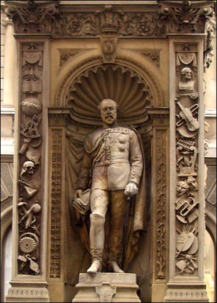 A statue of a person in a military uniform

Description automatically generated