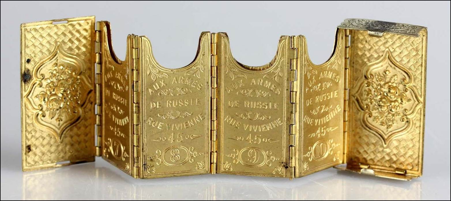 A gold colored metal object

Description automatically generated with medium confidence