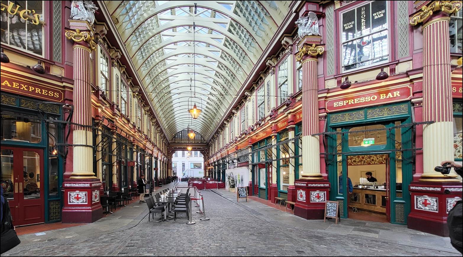 A large shopping mall with Leadenhall Market in the background

Description automatically generated with medium confidence