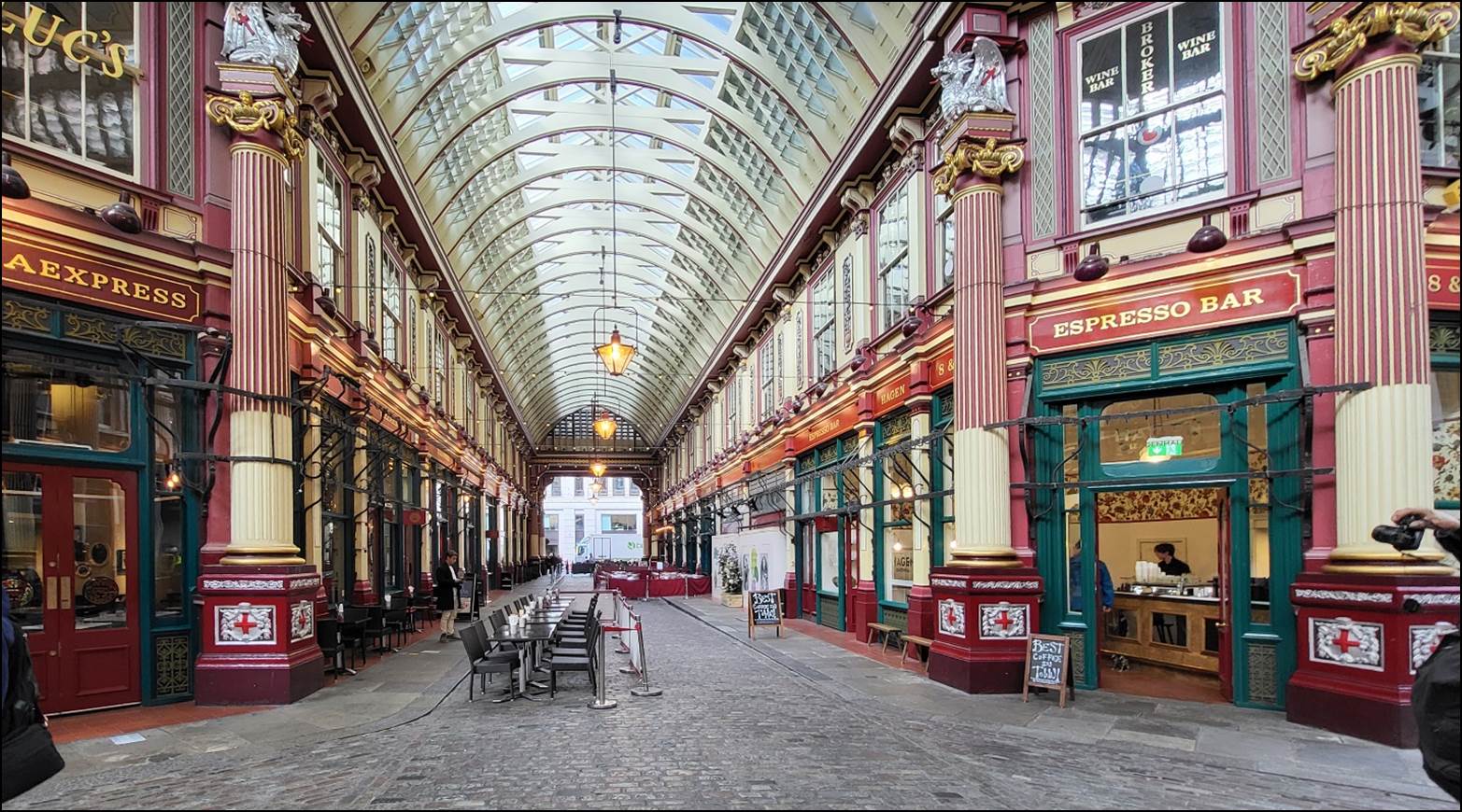Leadenhall Market with many windows

Description automatically generated with medium confidence