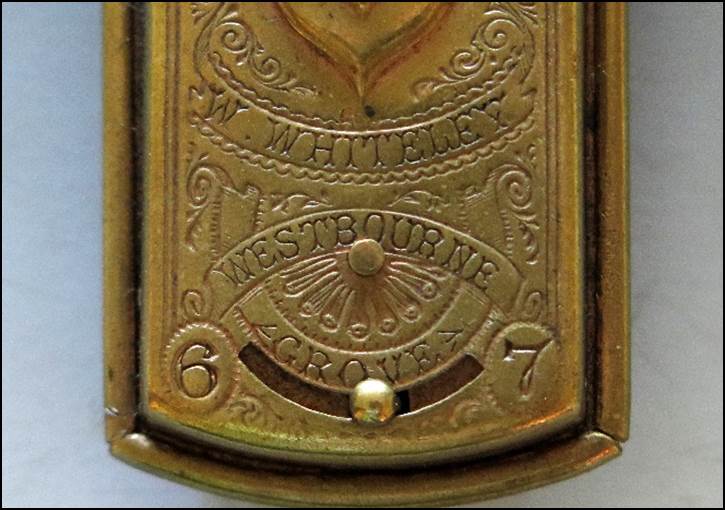 A close-up of a gold object

Description automatically generated