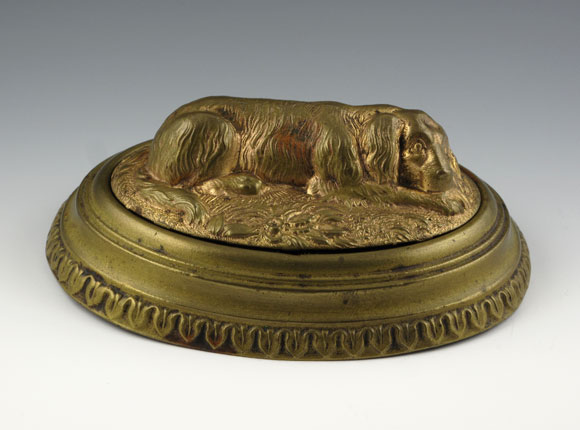 Dog on Plinth needle
case