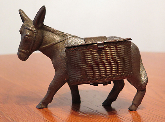 Donkey with Panniers needle
case