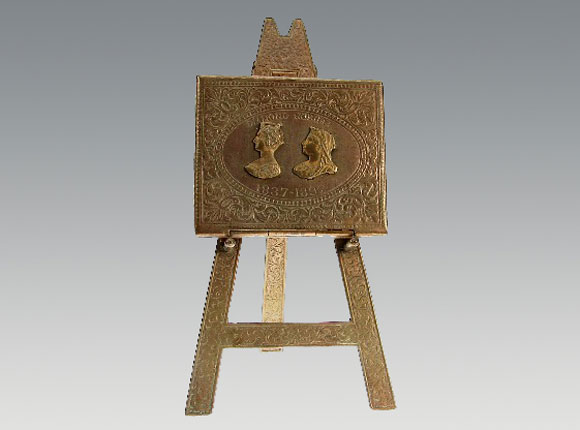 Easel Diamond
Jubilee needle case