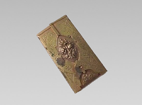 Floral Bouquet
Pincer needle case