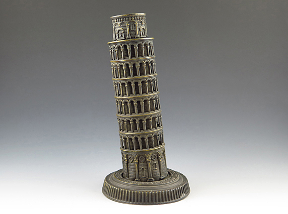 Leaning Tower of Pisa 
needle case