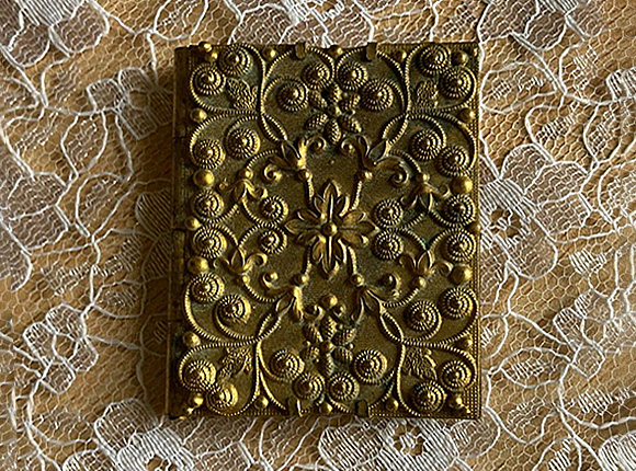 Painted Scrolls needle
case