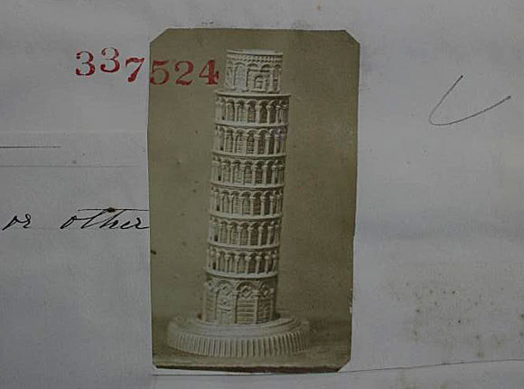 Leaning Tower of Pisa 
needle case