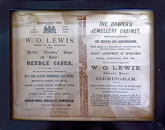 Louise - Folding 
needle case